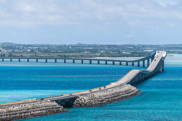 沖縄県・伊良部島から眺める伊良部大橋