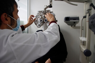 Checking the eyes in an optical shop