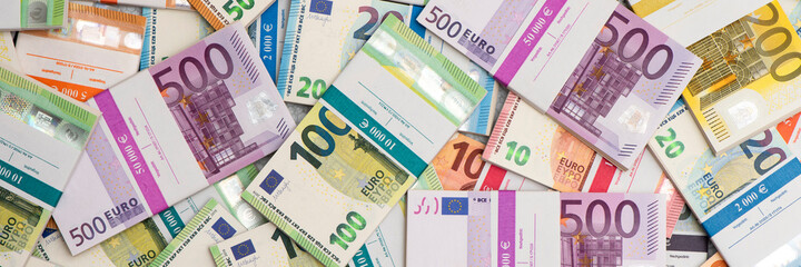 Geldbündel mit Euro Banknoten und Geldscheine