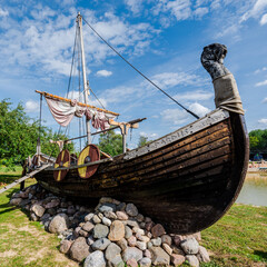 Old wooden viking snekkja longship type, close-up. Nautical vessel, tall ship, traditional craft, vintage, landmark, history, past, historical reenactment, nordic culture © Alex Stemmer