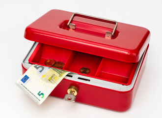Geldkassette mit wenig Bargeld