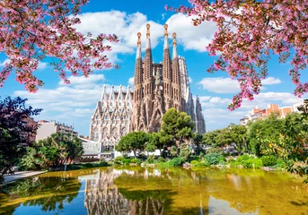 Fotobehang Sagrada Familia Cathedral in spring, Barcelona, Spain © Mistervlad