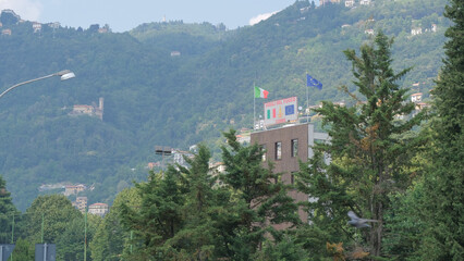Fototapeta na wymiar La torre di esercitazione della caserma dei Vigili del Fuoco di Como.
