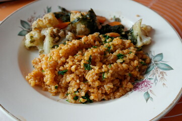 vegetarian food; bulgur cereals and cauliflower
