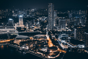 The Singapore skyline is a fascinating mix of old and new, blending colonial buildings and Chinese shophouses with cutting-edge skyscrapers – reminiscent of the city's character.