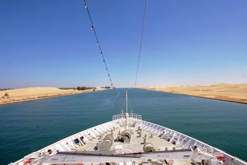 Fahrt durch den Suez Kanal