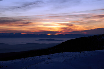 sea ​​of ​​clouds and mountains at sunset