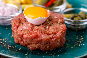 steak tartare with egg