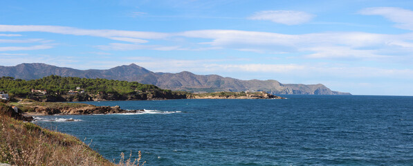 Espagne - Costa Brava - El Port de la Selva - Panorama sur la ponte de Sarnella et son phare © Marytog