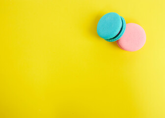 Fototapeta na wymiar French macaroon biscuits on colorful background