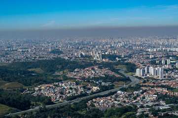 Fototapeta na wymiar vista da cidade de São Paulo fotografada do ponto mais alto da cidade