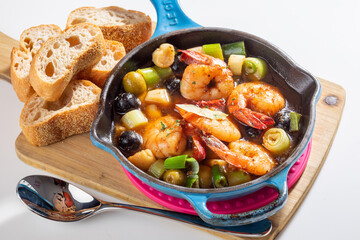 Gambas aglio olio with bread
