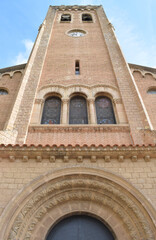 Fototapeta na wymiar Parroquia de Cristo Rey, Sant Andreu Barcelona España 