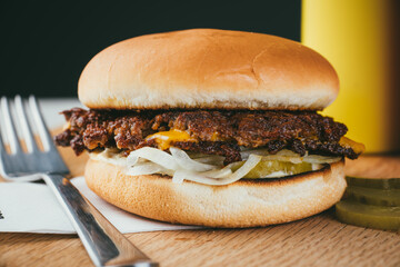 cheeseburger with pickles 