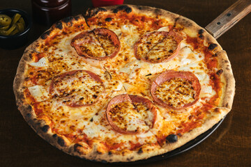 Salami pizza