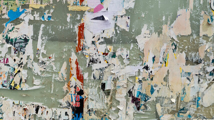 Naklejka premium Urban Billboard With Old Torn Paper Posters.