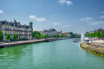 Fototapeta na wymiar Canal in the city