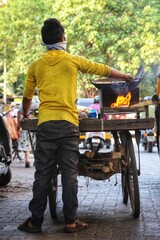 roasted peanuts seller in mumbai