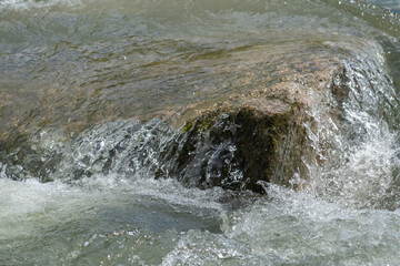 Felsen im Wasser