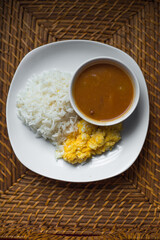 Arroz con Huvo y Habichuela guisada dominicana