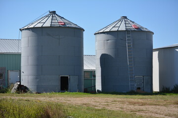 Fototapeta na wymiar grain elevator silos in the farm field