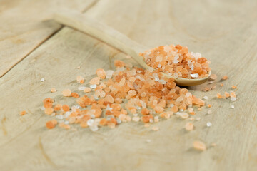 Fototapeta na wymiar Himalayan salt is in a wooden spoon.