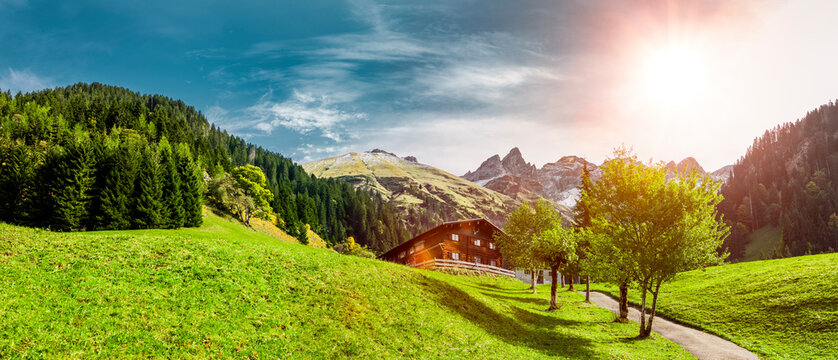 Wanderweg in Ein&ouml;dsbach bei Oberstdorf im Allg&auml;u