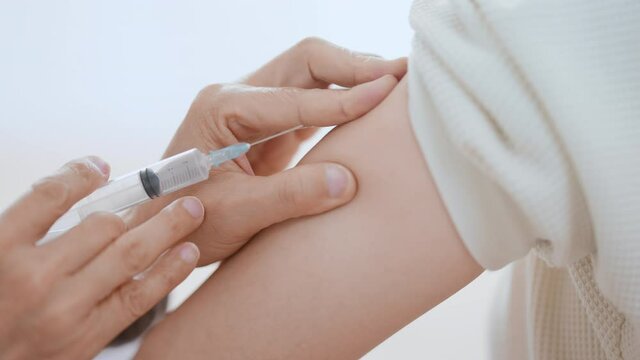 注射イメージ　ワクチン接種