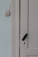 Ancienne porte blanche