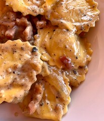 Pasta italiana rellena