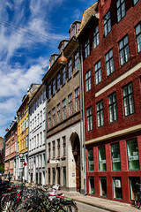 Obraz premium Copenhagen street with blue sky and bicycles