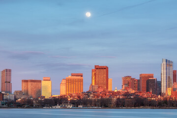 Fototapeta premium Downtown Boston and Beacon Hill with Full moonrise