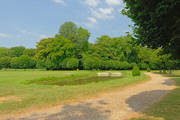 Fototapeta premium Pool in th park of Chantilly castle, Oise, franc