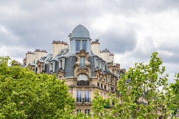 Fototapeta na wymiar Paris, beautiful buildings, view from the coulee verte Rene-dumont in the 12th district, footpath 