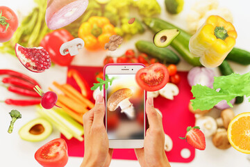 Cook follows a recipe of vegetables from the smartphone