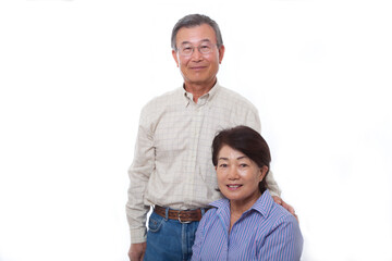 Obraz premium Japanese senior couple smiling at the camera