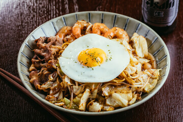 Yakisoba with fried egg, shrimp and bacon
