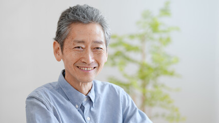 笑顔の高齢の男性