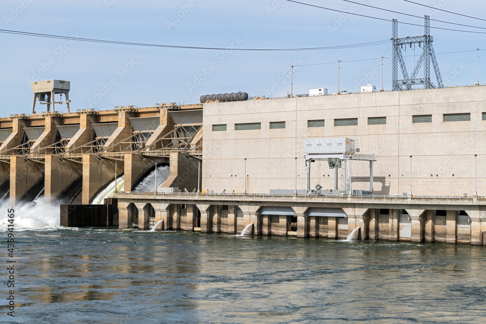 Wall mural the spillway and powerhouse at the ice harbor dam on the snake river, washington, usa