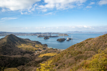 Obraz premium 亀老山（愛媛県今治市大島／しまなみ海道）を望む爽やかな海の景観