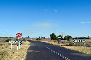 A railway crossing near Tullamore in central NSW - obrazy, fototapety, plakaty