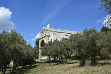 Fototapeta na wymiar Chapelle romane Saint Gabriel, Tarascon, Alpilles, Bouches-du-Rhône, France