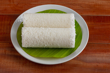 Puttu_white plate_wooden BG