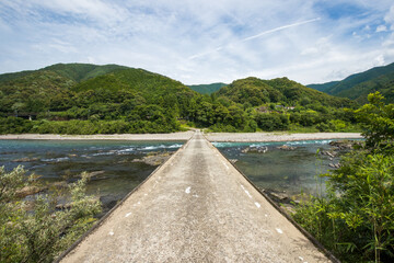 Obraz premium 半家（はげ）沈下橋（高知県四万十川）