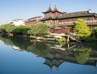 Fototapeta na wymiar Rivers, roads and ancient buildings in the Confucius Temple scenic spot in Nanjing, Jiangsu Province, China.