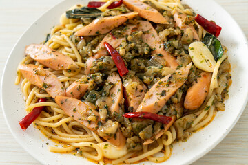 spaghetti with garlic and sausage