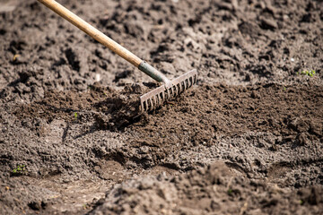 drag the earth with a rake