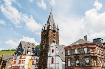Bernkastel, Sankt Michael, Glockenturm, Sankt Sebastian, Kirche, Altstadt, Altstadth&auml;user, Mosel, Moselufer, Fluss, Schifffahrt, Fr&uuml;hling, Rheinland-Pfalz, Deutschland