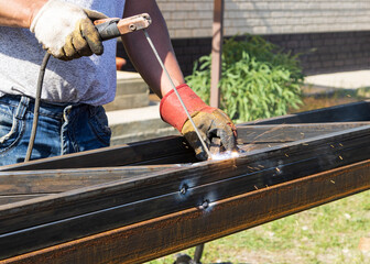 metal welding with a high temperature machine