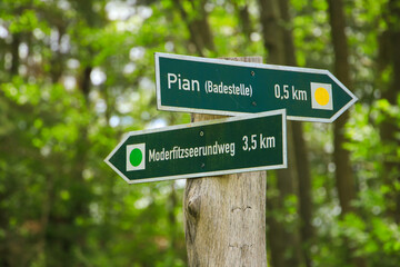 Guide post to circular hiking trail Moderfitz lake (Moderfitzsee)and hiking trail to Pian beach, Germany